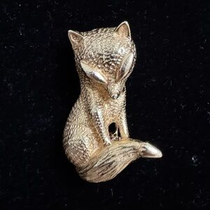 Vintage Gold Coloured Fox Lapel Pin Brooch. 1.5” by 1”